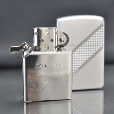 Vỏ Hột Quẹt Bật Lửa Xăng Đá Zorro Z92006B Họa Tiết Chéo - Dùng Xăng Bấc Đá Cao Cấp