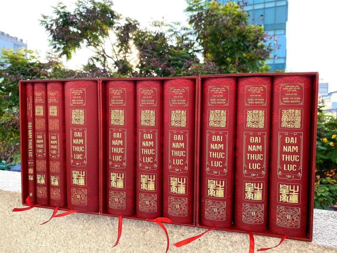 Quốc Sử Quán Triều Nguyễn - Đại Nam Thực Lục (Trọn Bộ 10 Tập)