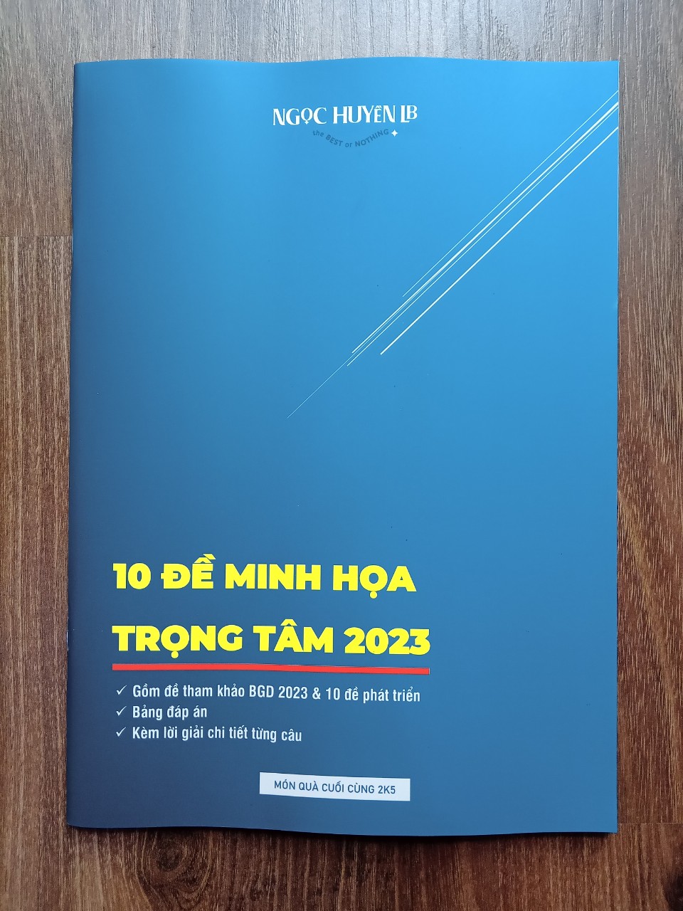 Sách - 10 đề minh họa trọng tâm 2023
