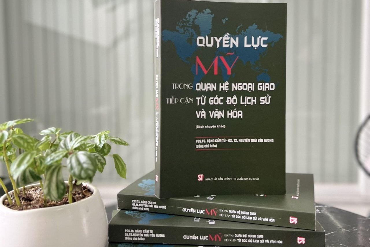 QUYỀN LỰC MỸ Trong Quan Hệ Ngoại Giao Tiếp Cận Từ Góc Độ Lịch Sử Và Văn Hóa - (Sách chuyên khảo) - PGS. TS. Đặng Cẩm Tú, GS. TS. Nguyễn Thái Yên Hương (Đồng chủ biên) - bìa mềm