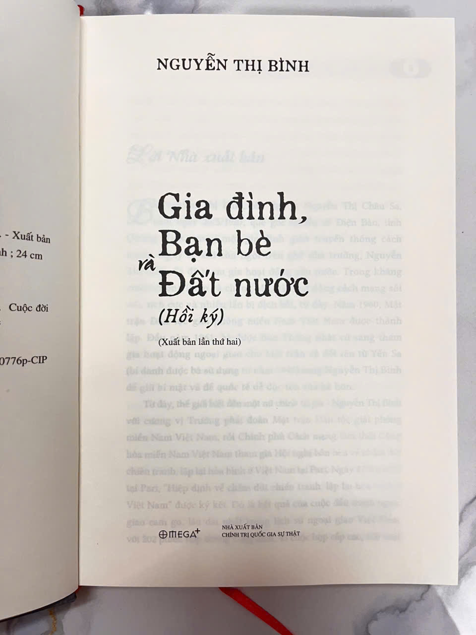 Hồi Ký Nguyễn Thị Bình - Gia Đình, Bạn Bè Và Đất Nước - Bìa Cứng