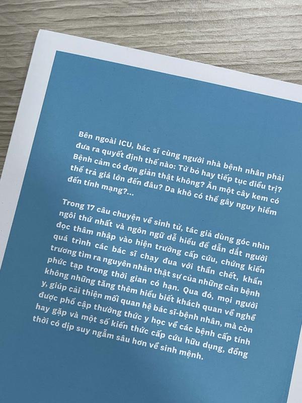 Sách - Đang cấp cứu: 17 câu chuyện sinh tử từ phòng cấp cứu (Nhã Nam HCM)
