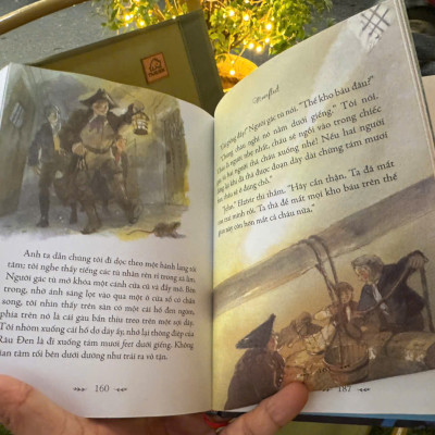 (Bìa cứng in màu) IILUSTRATED CLASSICS – NHỮNG CUỘC PHIÊU LƯU KỲ THÚ - Robin Hood, Gulliver Du Ký, Moonfleet – Nhiều tác giả – Ngọc Anh dịch – Đinh Tị Books – NXB Văn Học