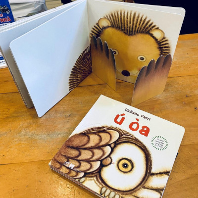 Sách Sách lật tương tác song ngữ 0-3 tuổi: Ú òa (TB 2021) -  Bản Quyền