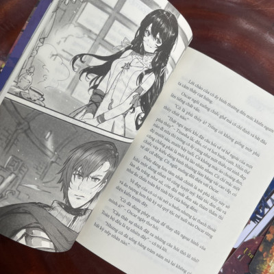 (Bản đặc biệt tặng poster có kèm ống gỗ vận chuyển, postcard, 2 thẻ nhựa, bookmark) UNNAMED MEMORY – HỒI ỨC KHÔNG TÊN – Nguyệt Lam phù thuỷ và hoàng tử bị nguyền rủa - Kuji Furumiya – Nguyễn Thị Thu Hằng dịch – Thái Hà books – NXB Hà Nội