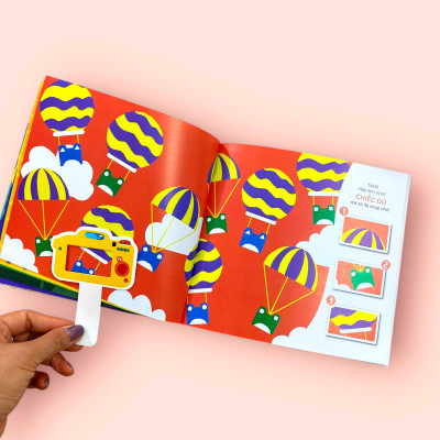 Sách - Úm Ba La! Máy ảnh mở ra! RÈN TRÍ NÃO - LUYỆN TẠP TRUNG - Nhanh mắt - Sách tương tác - Dành cho trẻ 3+