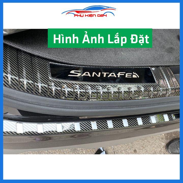 Ốp chống trầy cốp Santafe 2019-2020-2021-2022 thép không gỉ vân Cacbon bảo vệ xe chống va đập
