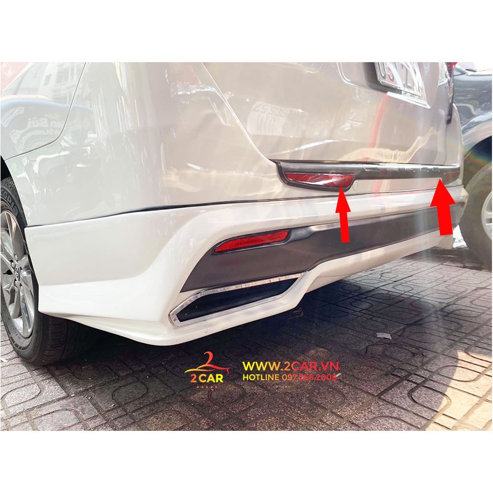 Ốp chống trầy cốp ngoài xe Toyota Innova 2017 - 2022, nhựa 3D cao cấp có phản quang