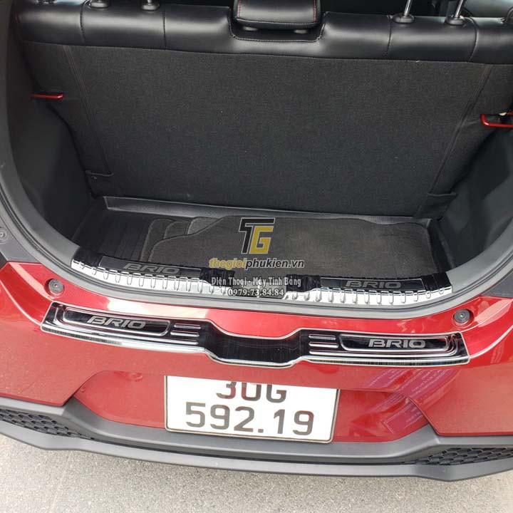 Ốp chống trầy bậc cốp Honda Brio Mẫu Titan