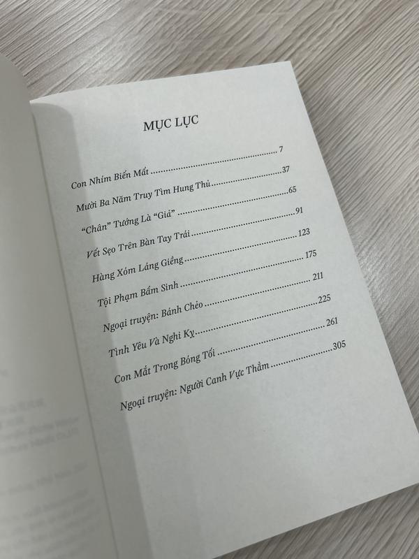 Sách - Khi nhìn chằm chằm vực thẳm (Nhã Nam HCM)
