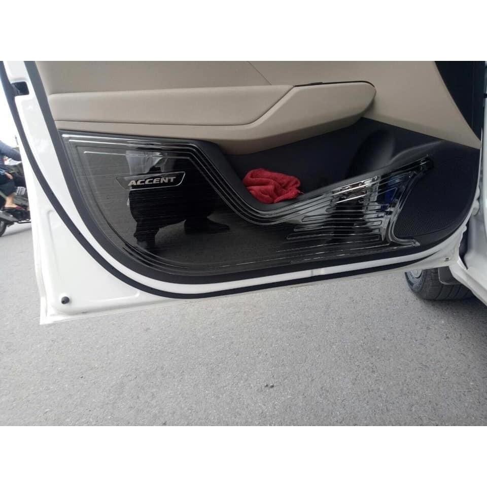 Bộ ốp tapli cánh cửa Titan cho xe Hyundai Accent form 2018-2020 tặng kèm keo nước trợ dính 3M chắc chắn