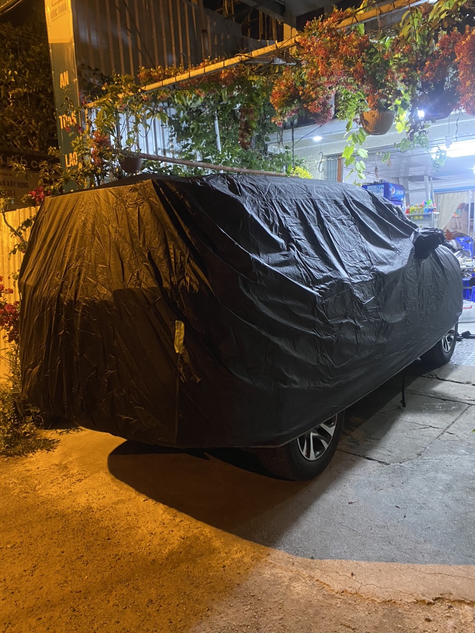 Bạt phủ ô tô Toyota Innova chất liệu Polyester - màu đen cao cấp MACSIM màu đen