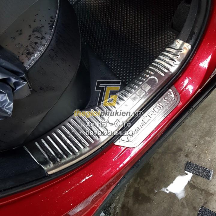 Bộ Ốp bậc cửa, Nẹp bước chân Toyota Corolla Cross 2020 - Mẫu INOX