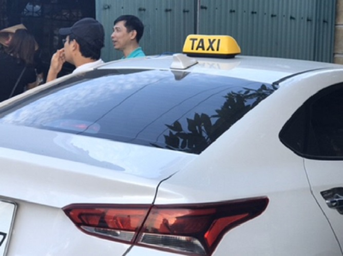 Mào TAXI hút nam châm có đèn LED gắn nóc ô tô cao cấp chạy nguồn 12v