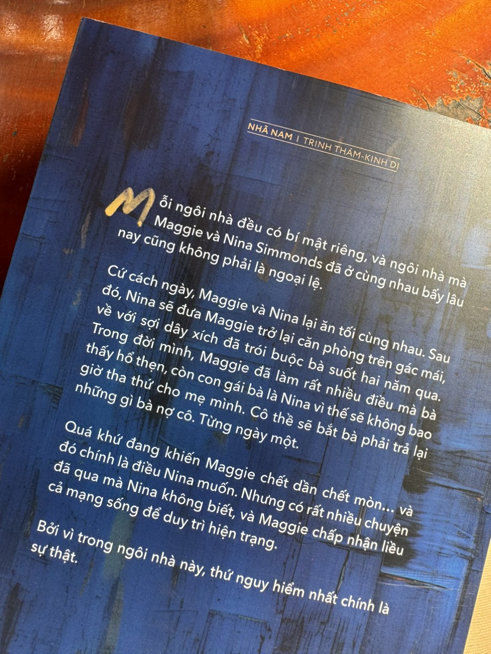 BÓNG TỐI GIỮA CHÚNG TA – John Marrs – Ly Ca dịch – Nhã Nam - NXB Văn Học