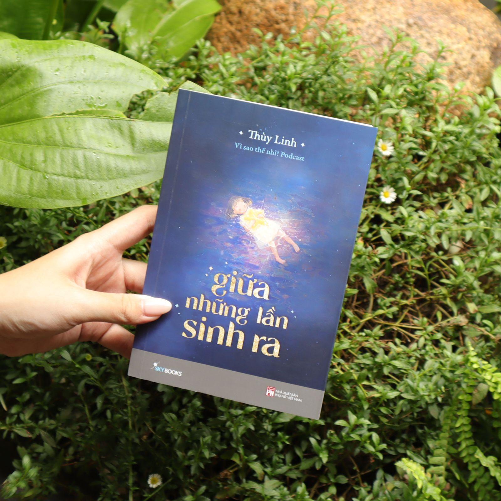 Giữa Những Lần Sinh Ra - Bản Quyền