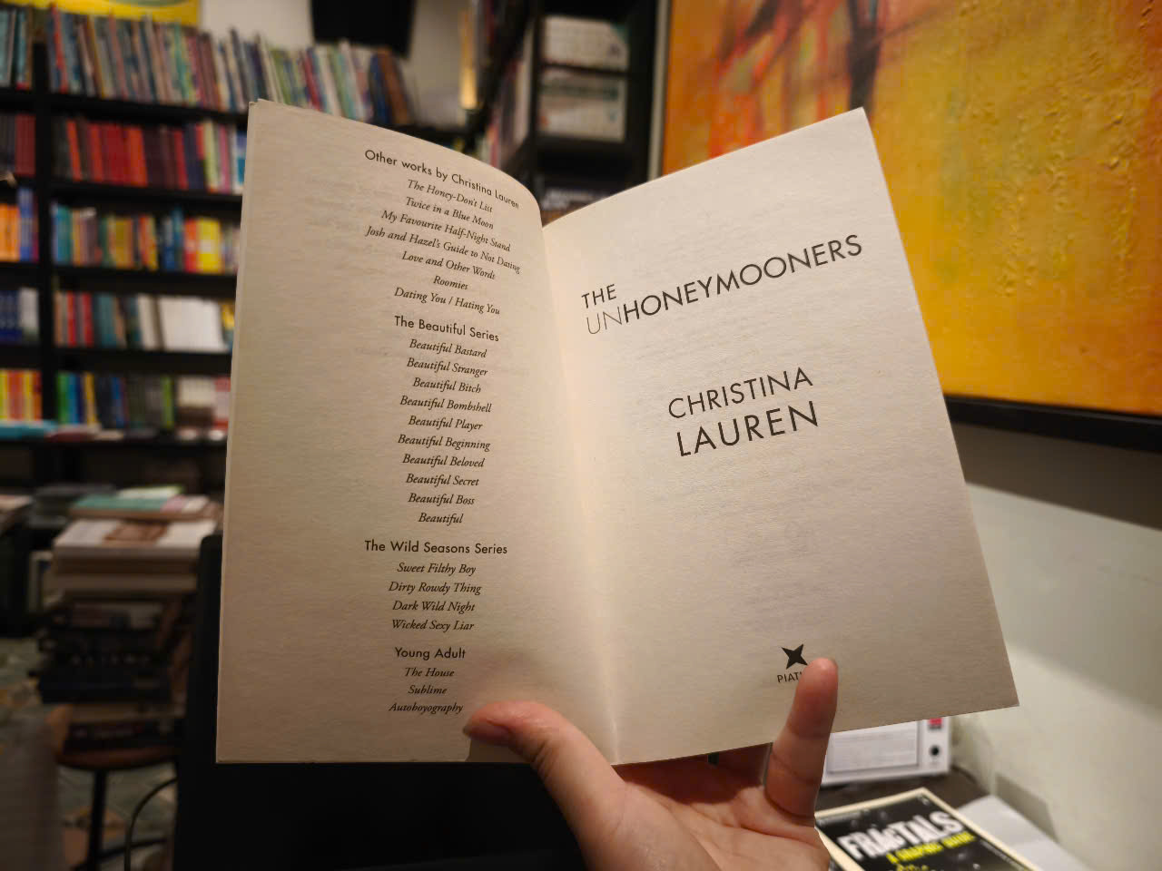 Sách - The Unhoneymooners by Christina Lauren - Fiction / Romance in English