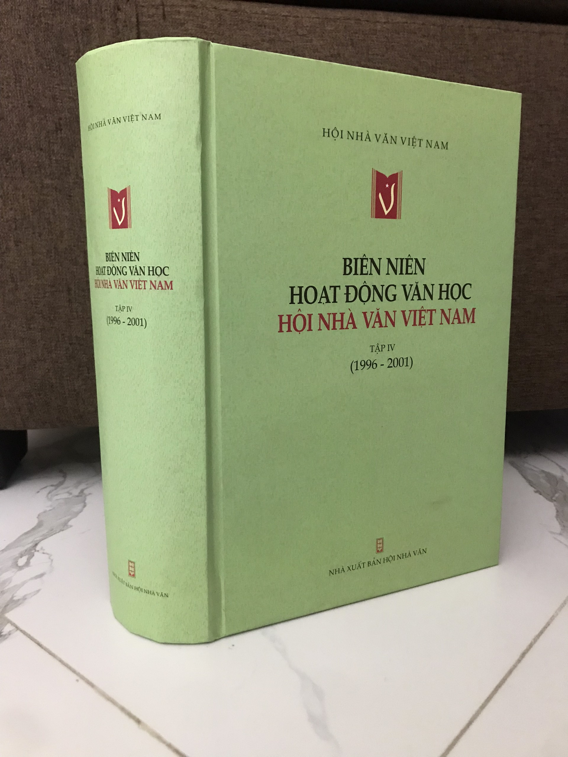Biên Niên Hoạt Động Văn Học Hội Nhà Văn Việt Nam 1996 - 2001 (tập 4)
