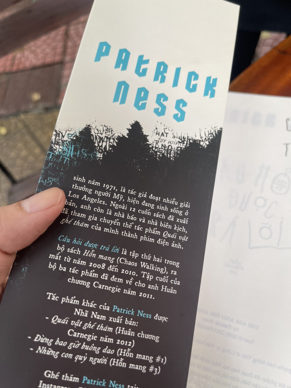 CÂU HỎI ĐƯỢC TRẢ LỜI – Patrick Ness – Trần Nguyên dịch – Nhã Nam – NXB Hội Nhà Văn (bìa mềm)