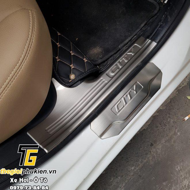 BỘ SẢN PHẨM Nẹp bước chân và ốp chống trầy cốp Honda City 2015-2019 - Mẫu Inox