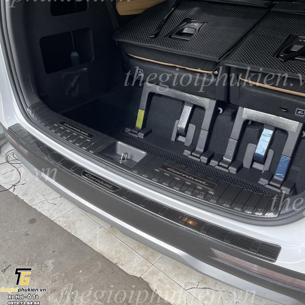 Bộ Ốp bậc cốp Kia Carnival vân Carbon