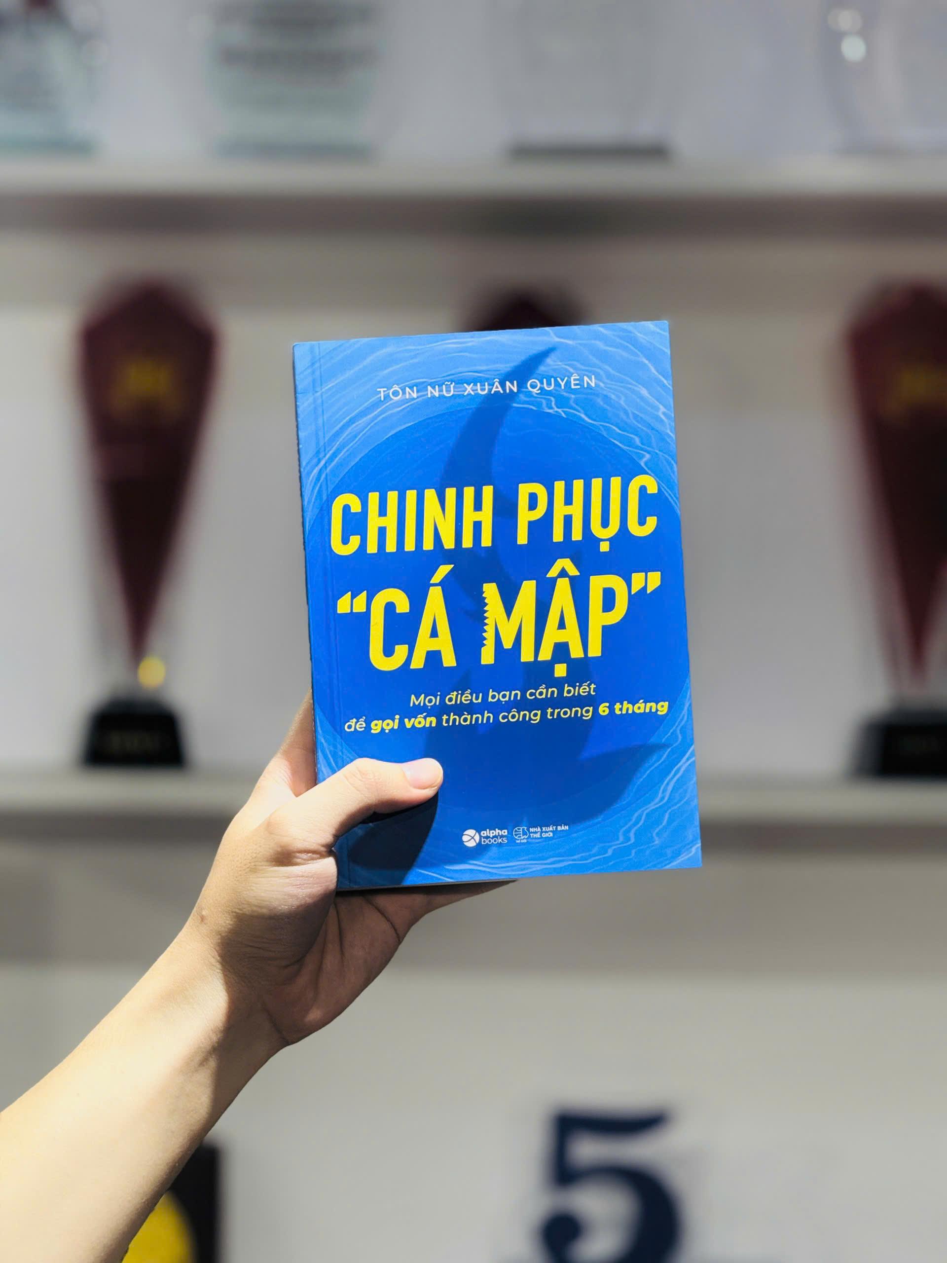 Sách - Chinh Phục “Cá Mập” - Mọi Điều Bạn Cần Biết Để Gọi Vốn Thành Công Trong 6 Tháng
