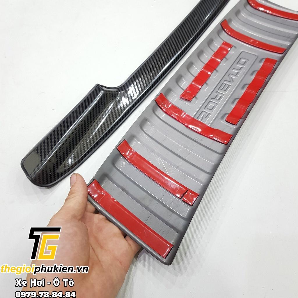 Bộ sản phẩm ỐP BẬC CỐP VÀ BẬC CỬA vân Carbon xe Kia Sorento 2021