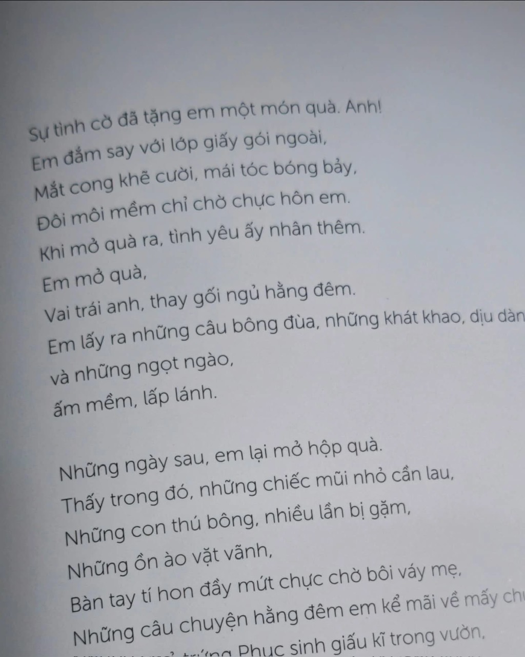 Sách - Khi Yêu - Phiên bản Khổ lớn Bìa gỗ