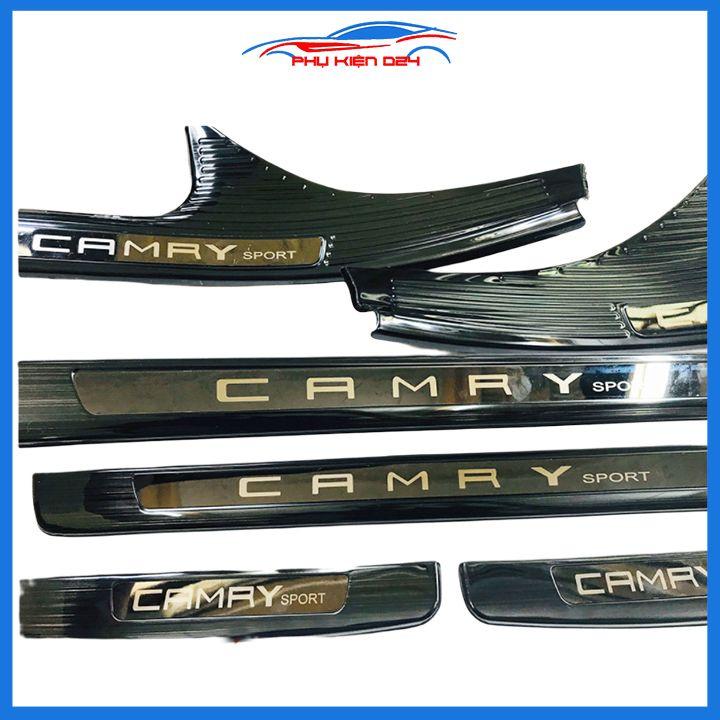 Bộ ốp bậc cửa trong ngoài nẹp bước chân Camry 2019-2020-2021 vân Titan chống trầy trang trí xe