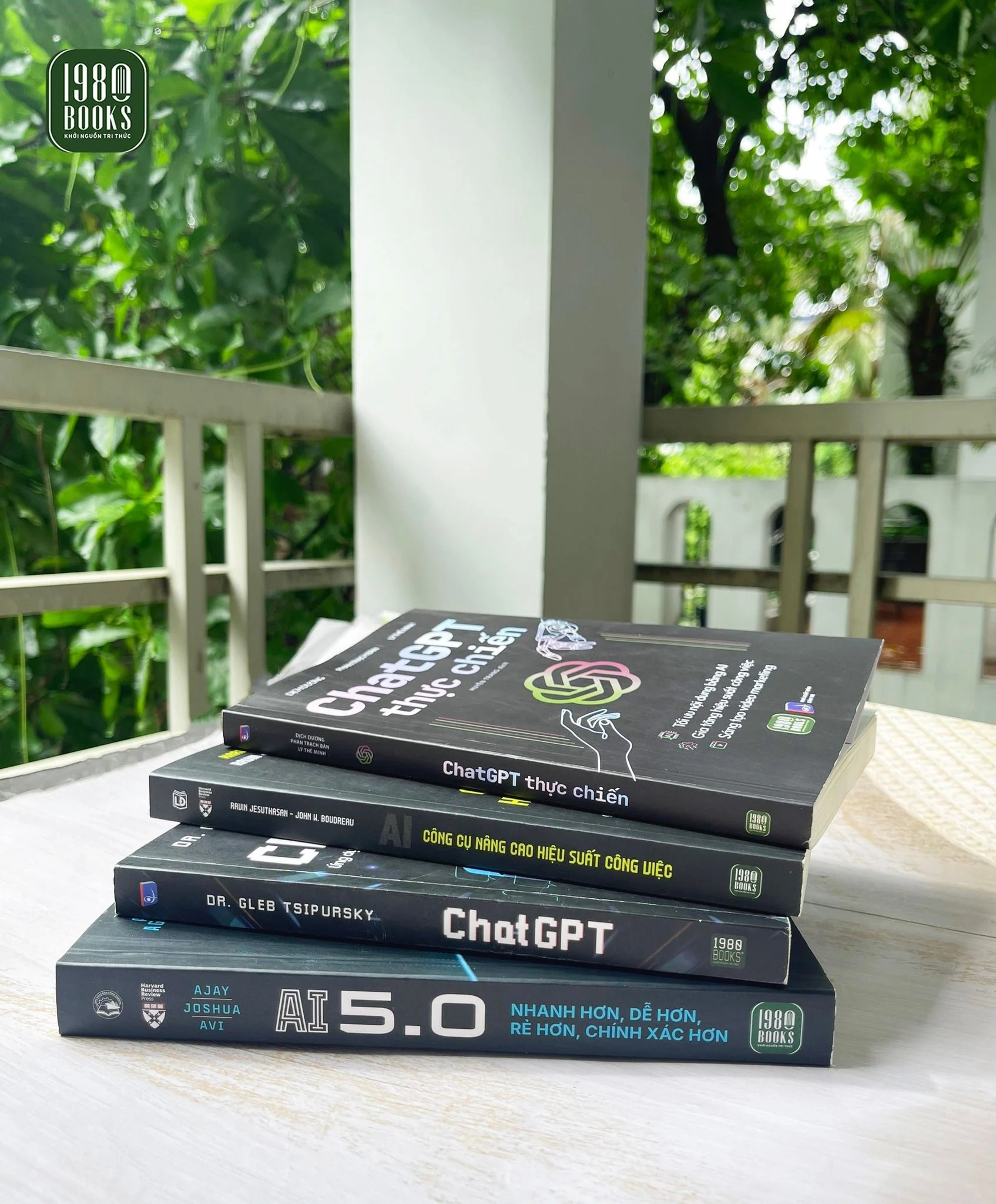 Combo Sách - 4 cuốn: Chat GPT + Chat GPT thực chiến + AI 5.0 + AI Công cụ nâng cao hiệu suất công việc