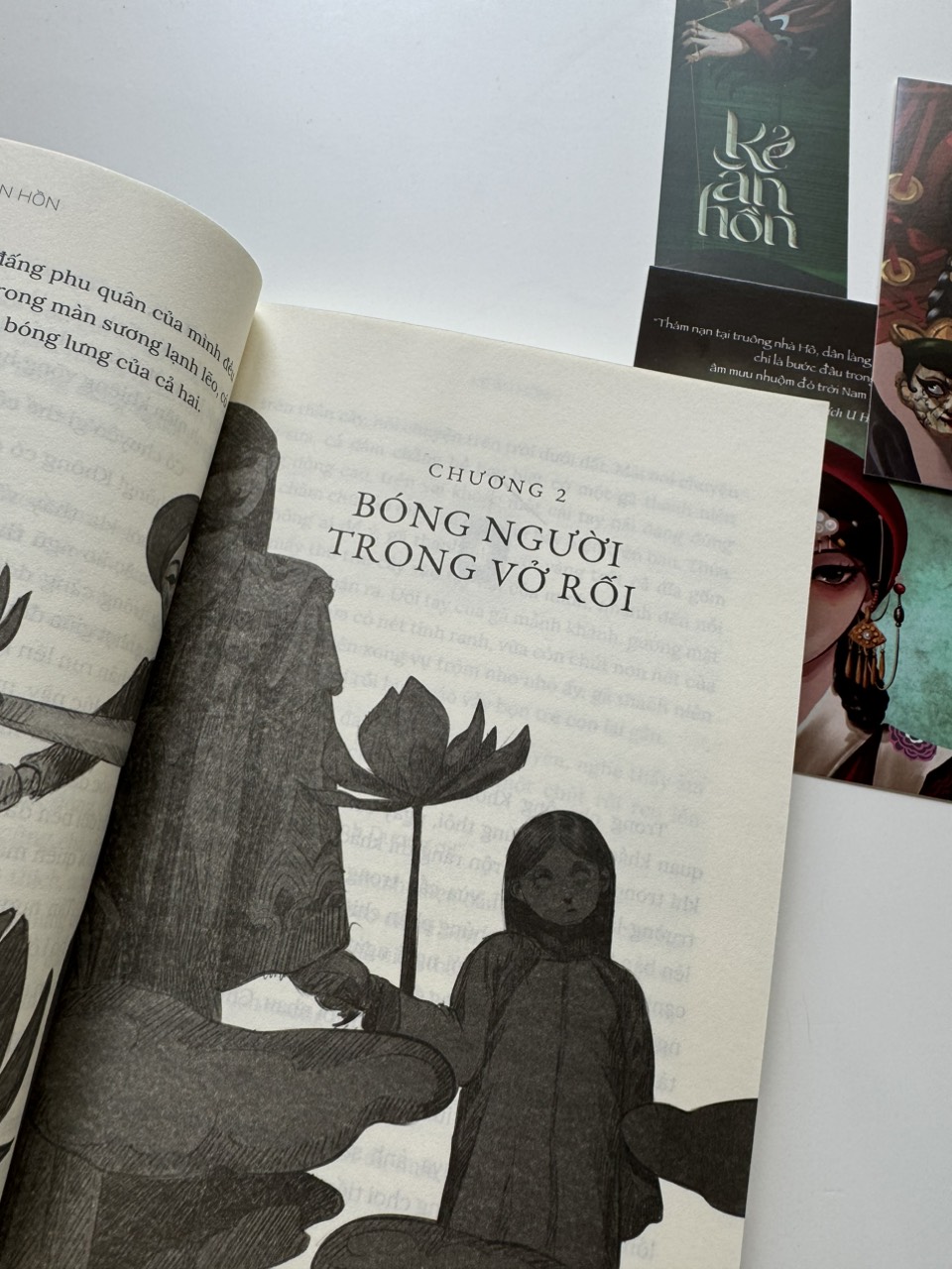 (Có chữ ký tác giả + Đính kèm postcard - Tác giả của cuốn Tết ở làng Địa Ngục) KẺ ĂN HỒN – Thảo Trang - Saola Books - NXB Phụ nữ