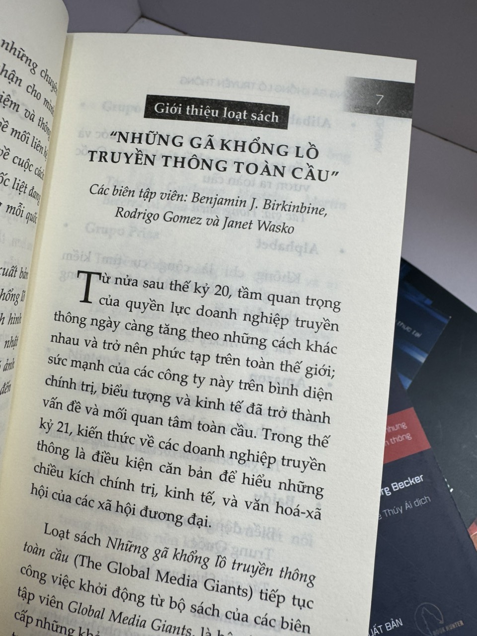 VIVENDI - QUYỀN LỰC CỦA SÁNG TẠO NỘI DUNG VÀ ĐỊNH HÌNH THẨM MỸ TRONG VĂN HÓA GIẢI TRÍ TOÀN CẦU - Những Gã Khổng Lồ Truyền Thông Qua Góc Nhìn Kinh Tế Chính Trị - Philippe Bouquillion - Lê Đình Chi dịch - Book Hunter