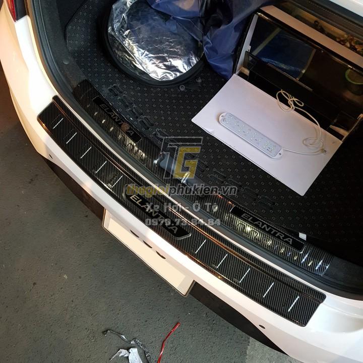 COMBO Nẹp bước chân và ốp chống trầy cốp Hyundai Elantra 2017-2020 vân Carbon