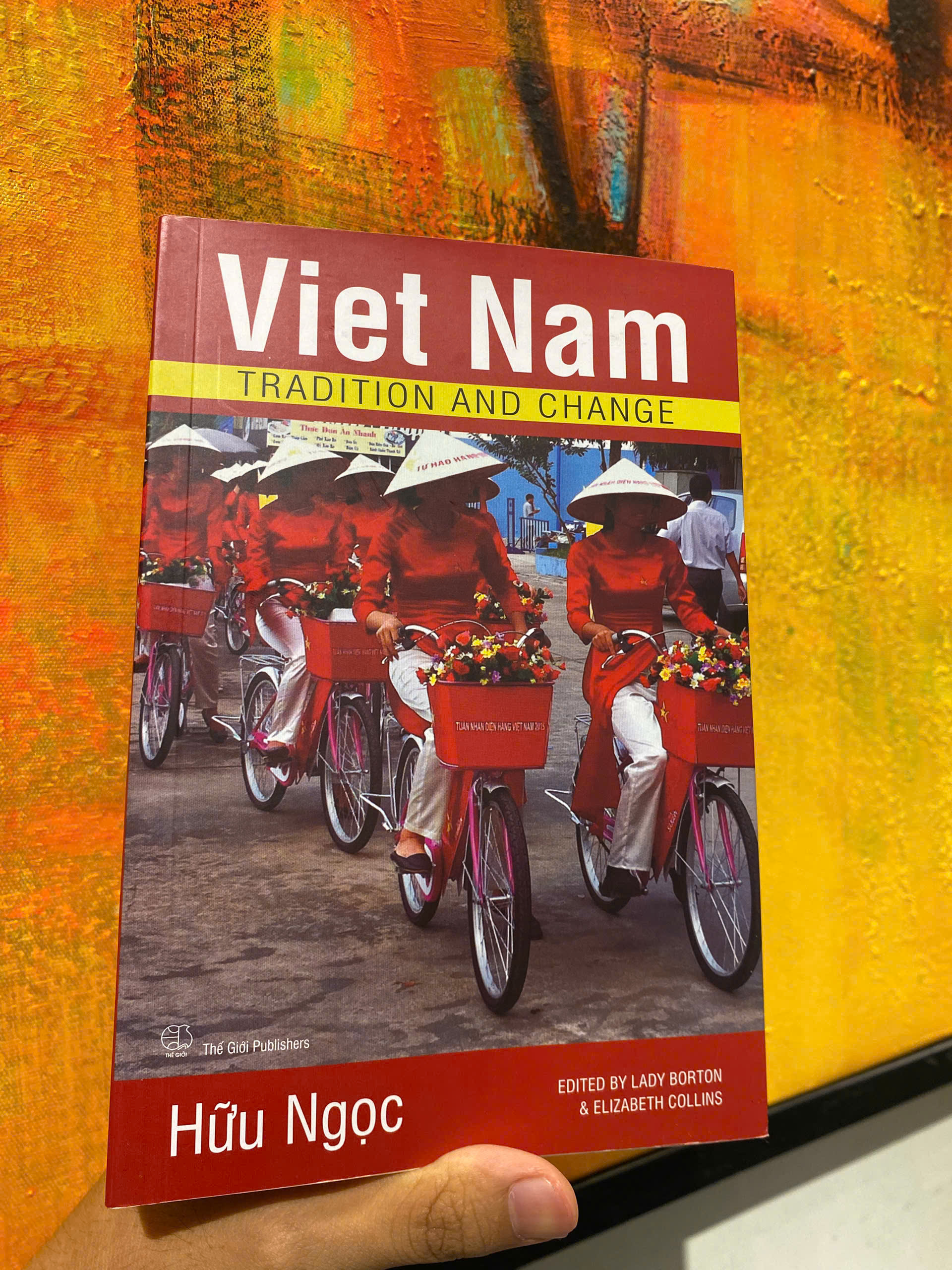 Sách - Vietnam Tradition And Change by Hữu Ngọc - Vietnamese Cultural \ Tradional Book