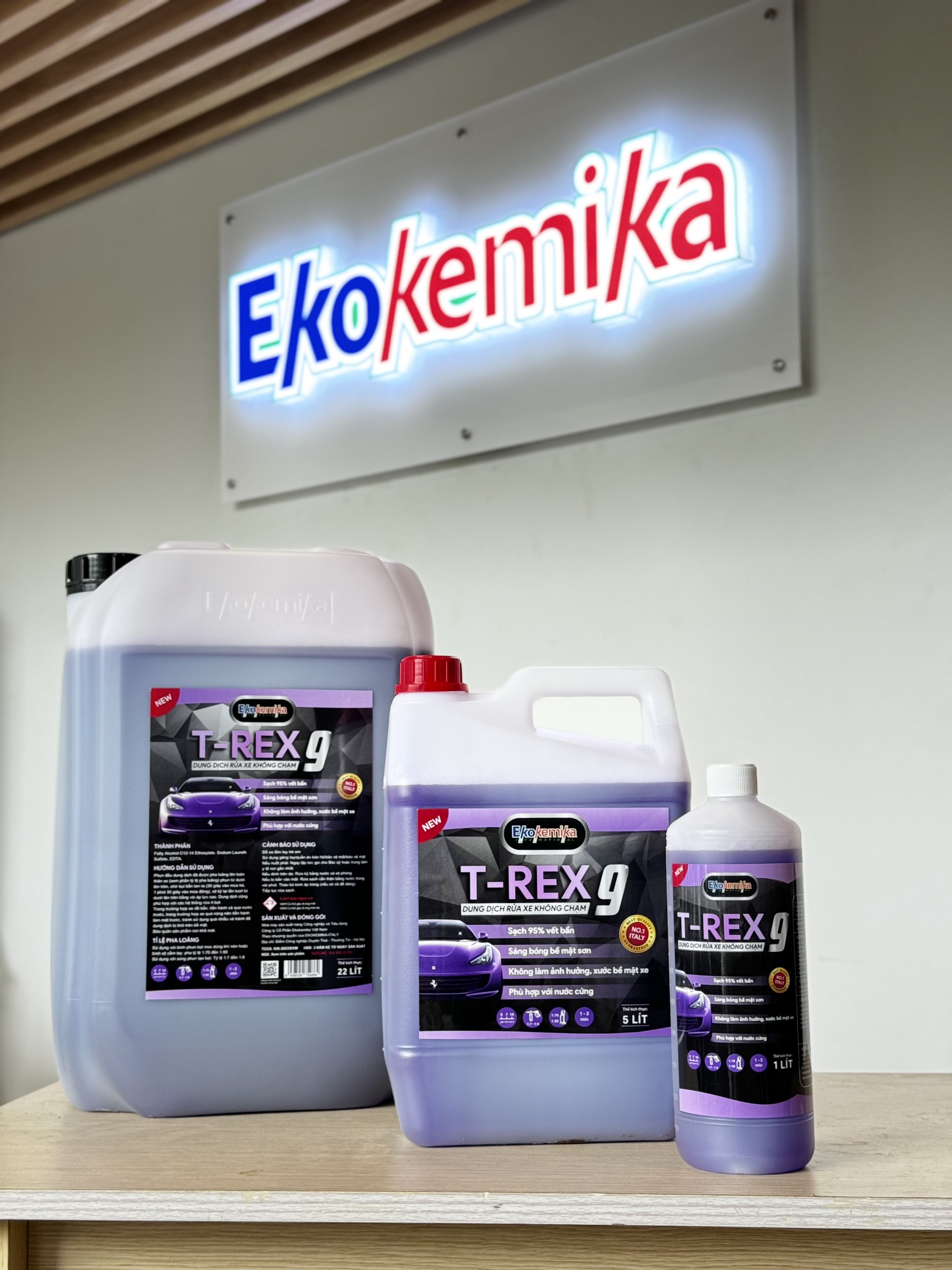 DUNG DỊCH RỬA XE MÁY Ô TÔ KHÔNG CHẠM EKOKEMIKA TREX-9-22L