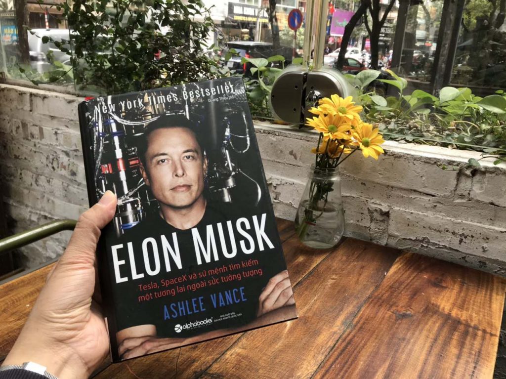 Elon Musk: Tesla, Spacex Và Sứ Mệnh Tìm Kiếm Một Tương Lai Ngoài Sức Tưởng Tượng (Tái Bản 2020)
