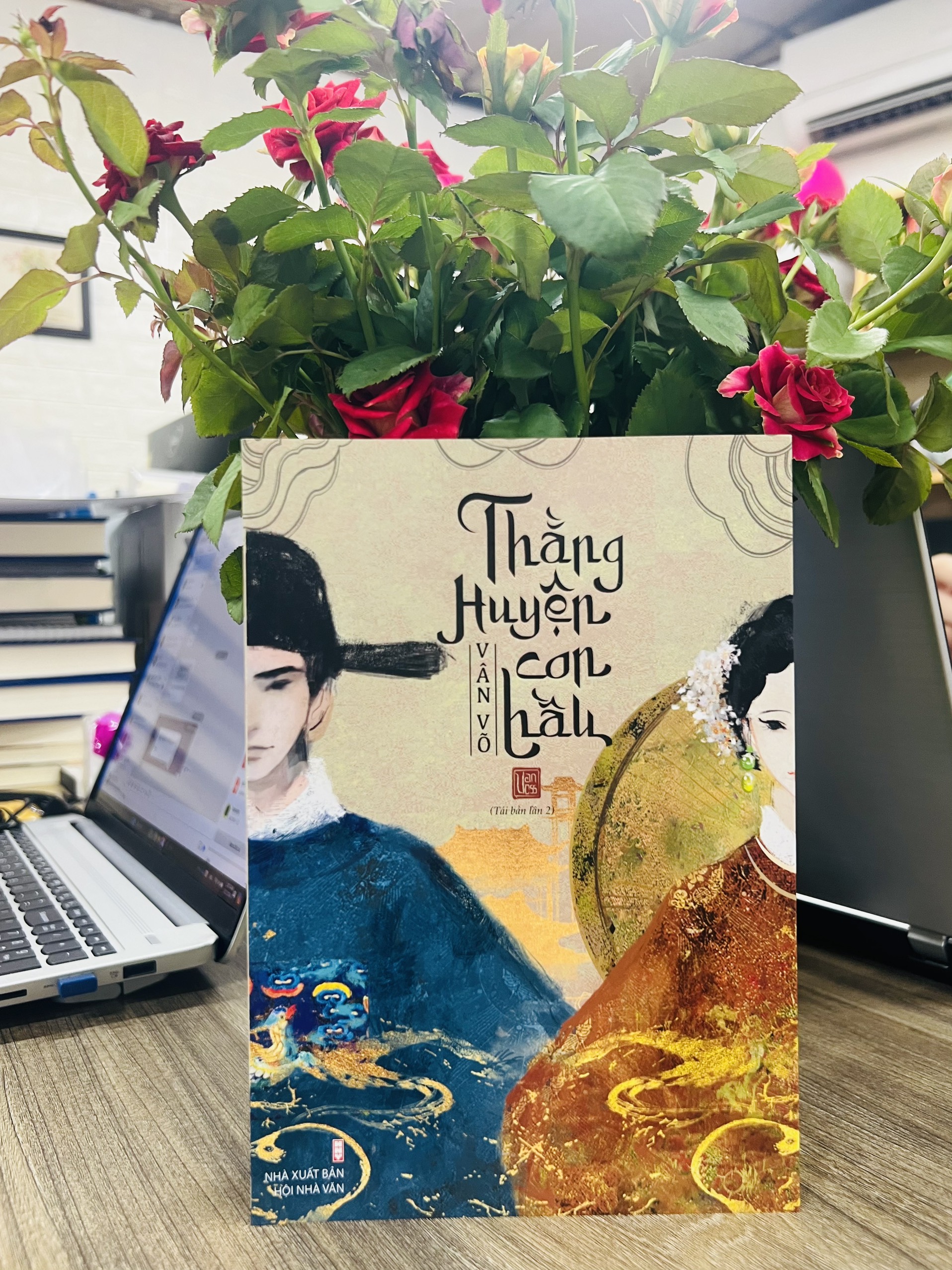Thằng Huyện Con Hầu