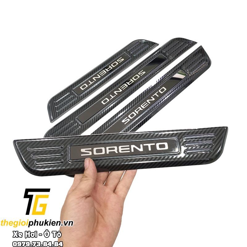 Bộ sản phẩm ỐP BẬC CỐP VÀ BẬC CỬA vân Carbon xe Kia Sorento 2021