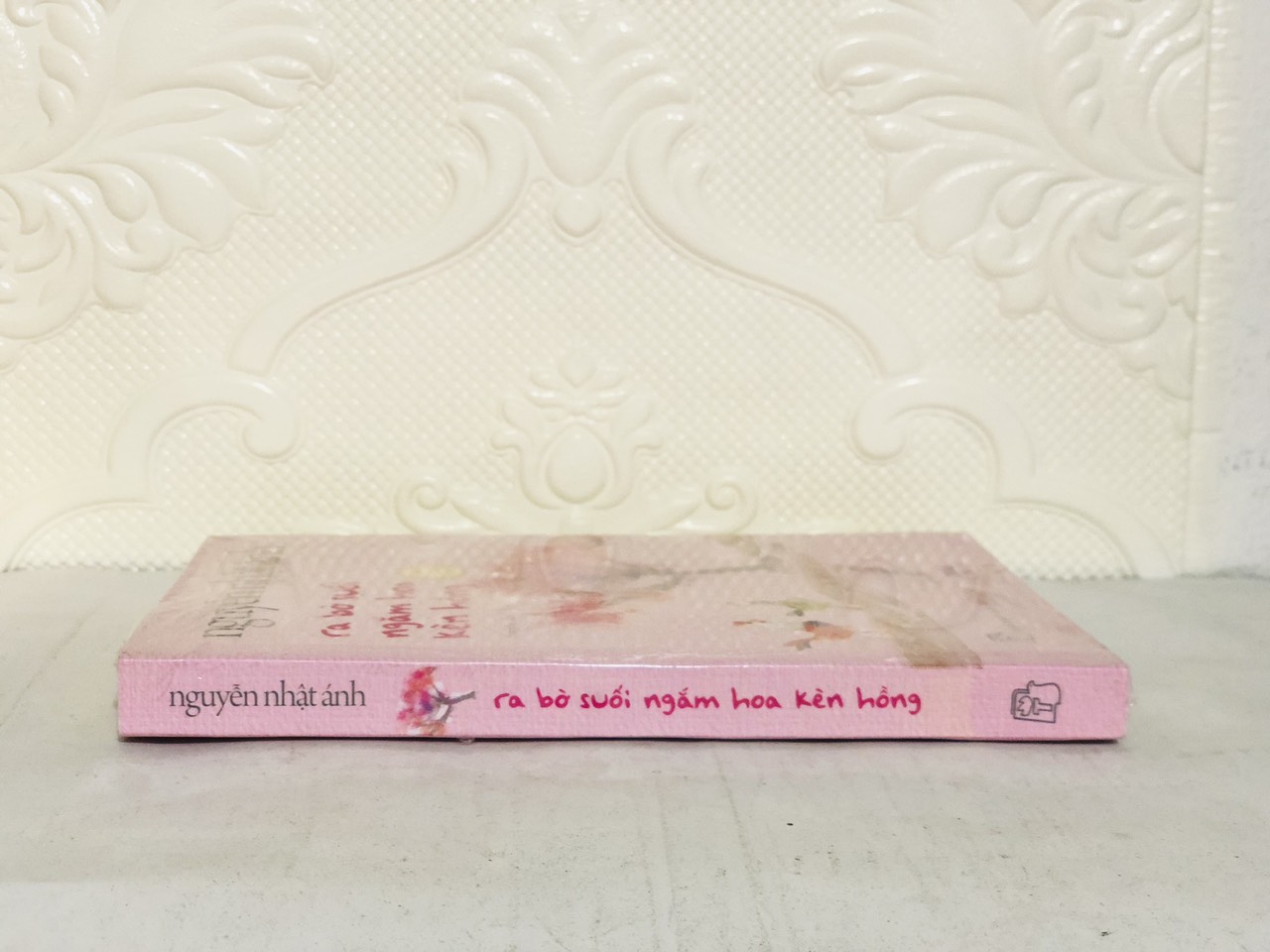 Ra Bờ Suối Ngắm Hoa Kèn Hồng - Nguyễn Nhật Ánh (2 phiên bản Bìa Mềm và Bìa cứng tặng kèm Út Quyên và tôi khổ nhỏ)