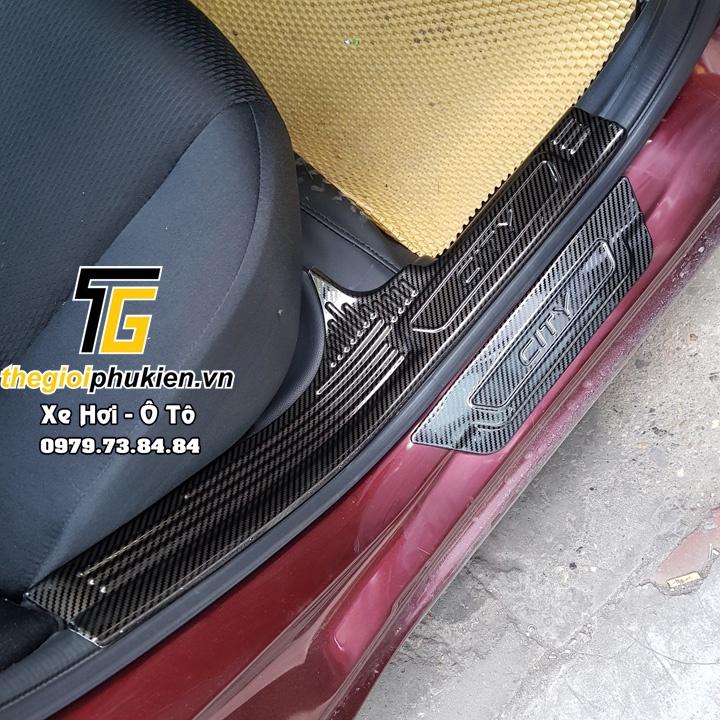 BỘ SẢN PHẨM Nẹp bước chân và ốp chống trầy cốp Honda City 2021 - Mẫu vân Carbon