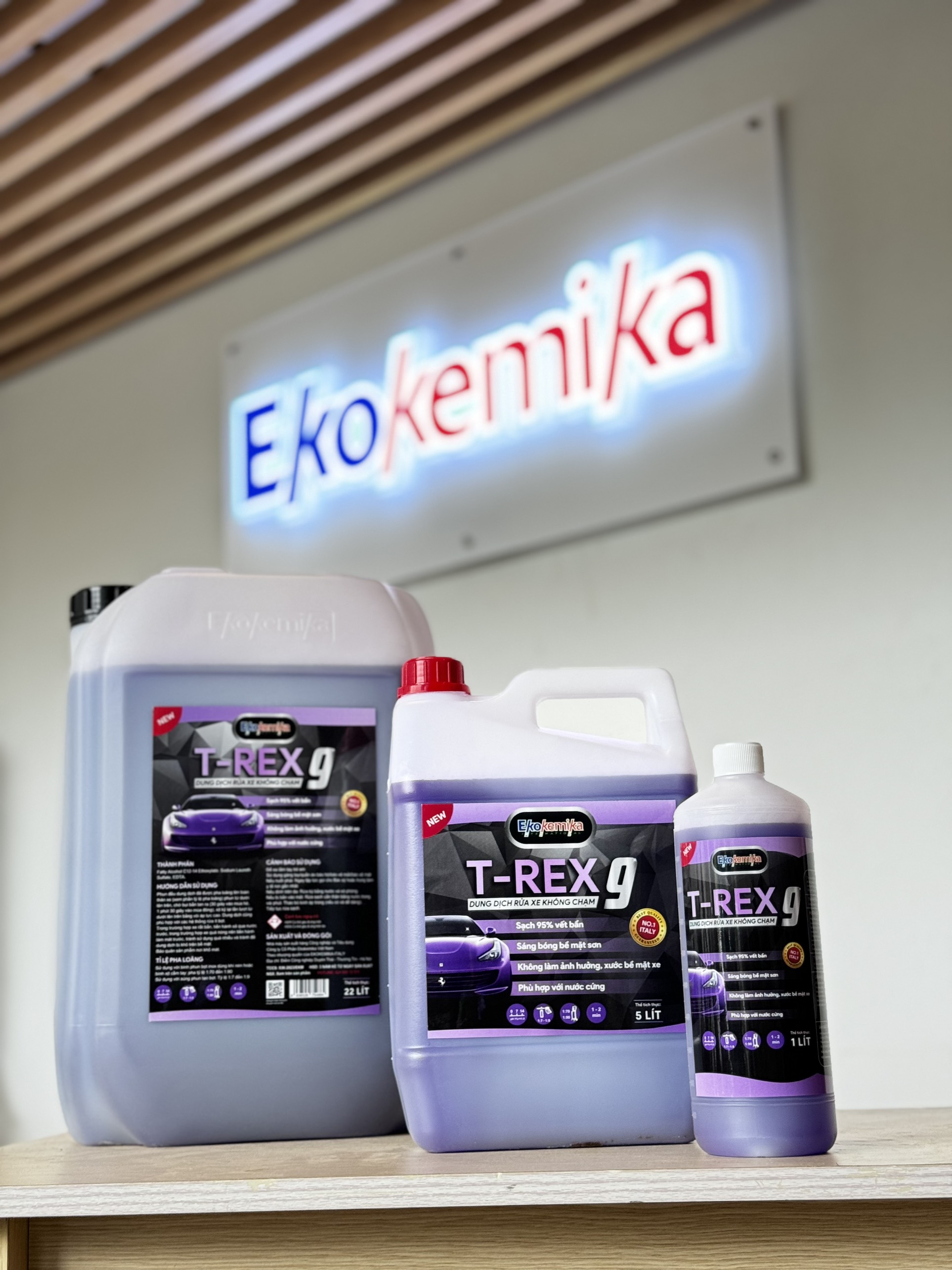 DUNG DỊCH RỬA XE MÁY Ô TÔ KHÔNG CHẠM EKOKEMIKA TREX-9-22L