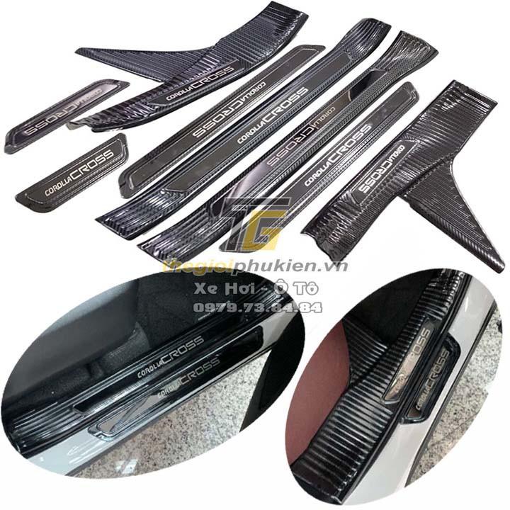 Bộ Ốp bậc cửa, Nẹp bước chân Toyota Corolla Cross 2020 vân Carbon