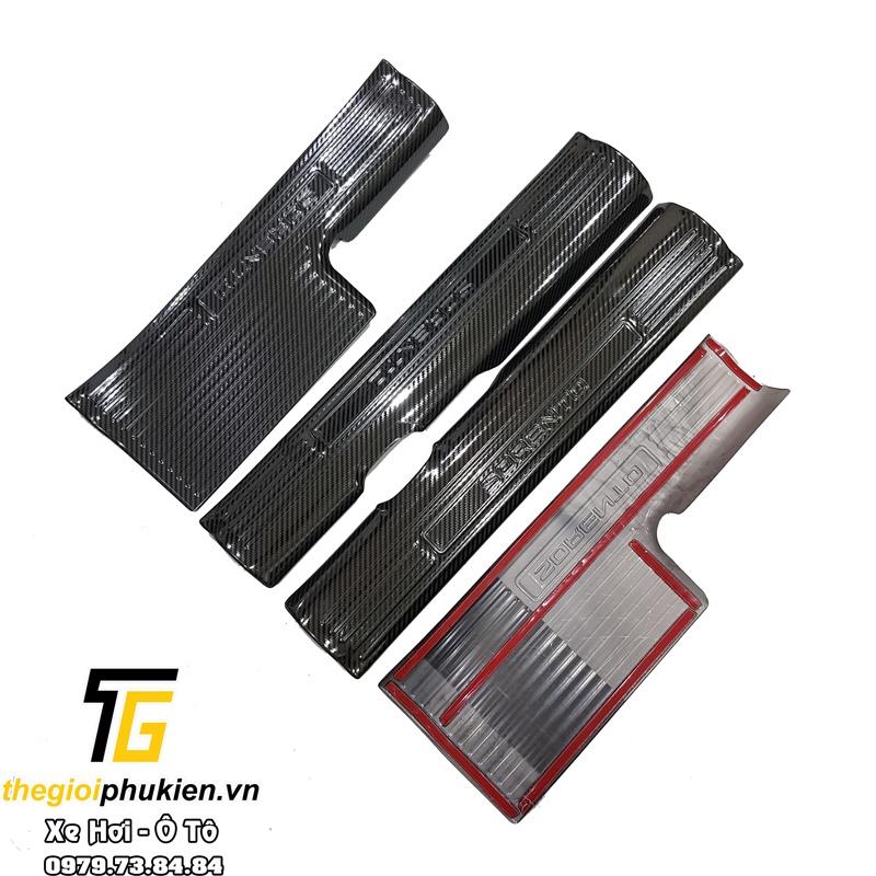 Bộ sản phẩm ỐP BẬC CỐP VÀ BẬC CỬA vân Carbon xe Kia Sorento 2021