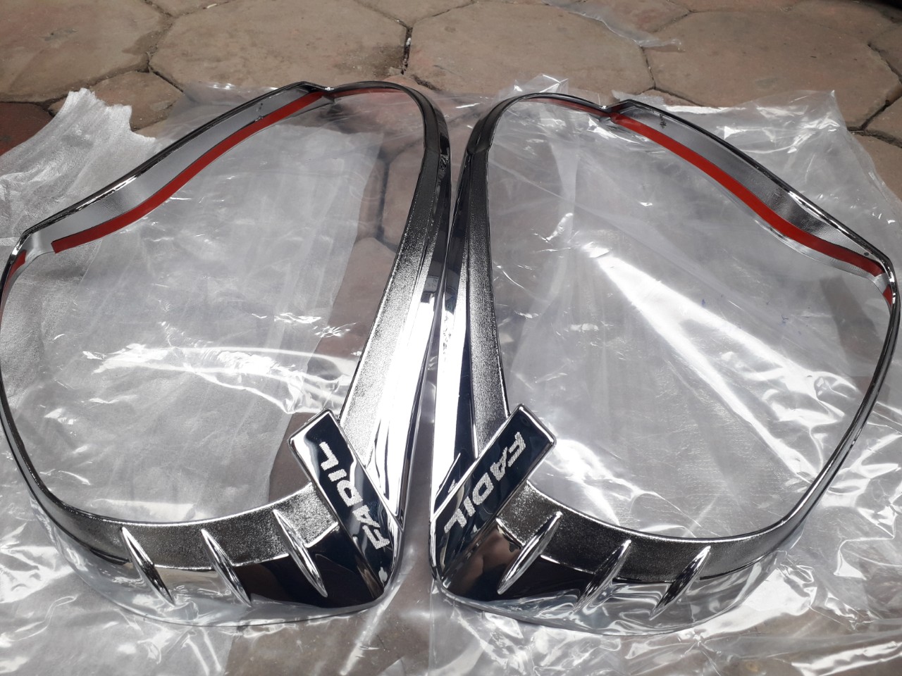 Bộ ốp viền đèn Hậu mạ Crom dành cho xe Vinfast Fadil 2019