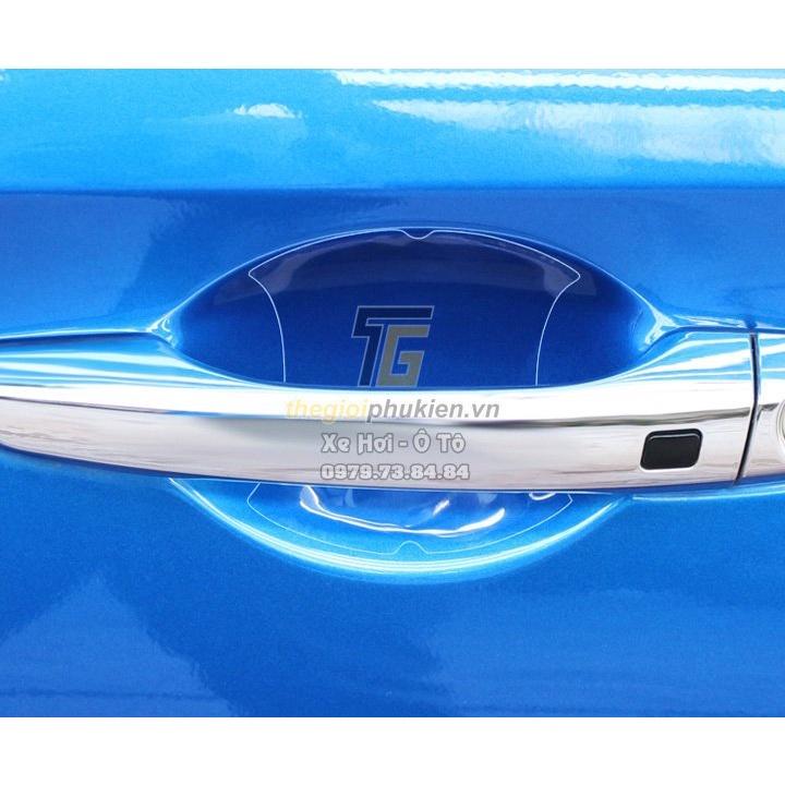 Bộ ốp tay nắm cửa xe Kia Seltos (bản thiếu) vân Carbon - Tặng miếng dán trong suốt chống xước hõm cửa