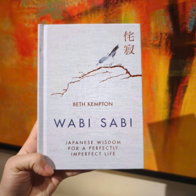 Sách - Wabi Sabi: Japanese Wisdom for a Perfectly Imperfect Life by Beth Kempton-Hardcover/Meditation Book-Ngoại Văn Nhập Khẩu