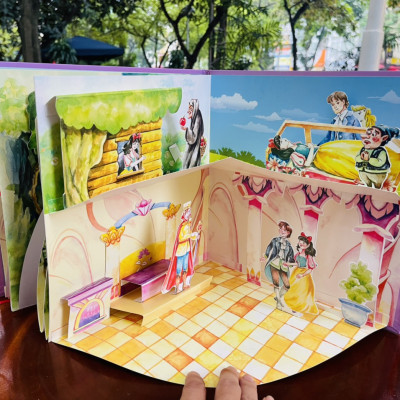 [phiên bản pop-up dựng hình in màu toàn bộ] (bìa cứng) NÀNG BẠCH TUYẾT VÀ 7 CHÚ LÙN - Truyện cổ Grimm - TrươngPhuongBooks