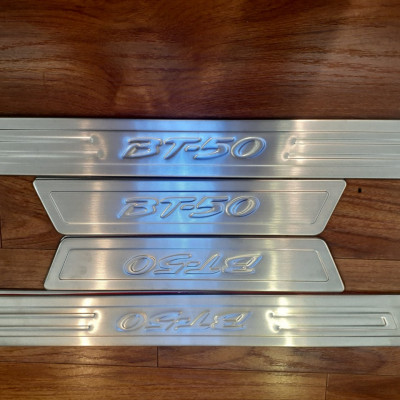  Bộ Ốp bậc cửa, Nẹp bước chân INOX sus 304 dành cho xe Mazda BT50 - Bên ngoài