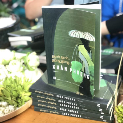 Gánh Gánh... Gồng Gồng... XUÂN PHƯỢNG (Hồi Ký) - Nguyễn Thị Xuân Phượng - (bìa mềm)