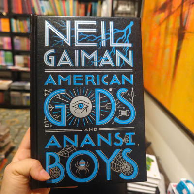 Sách - American Gods and Anansi Boys by Neil Gaiman/Bìa cứng/Tiểu thuyết Fantassy tiếng Anh
